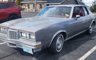 Pontiac-Grand-prix-1979-Gray-Red-7