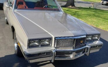 Pontiac-Grand-prix-1983-Silver-Sand-Metallic-Maroon-2