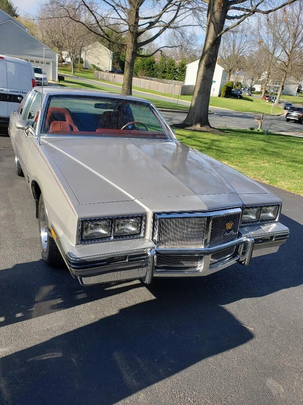 Pontiac-Grand-prix-1983-Silver-Sand-Metallic-Maroon-2
