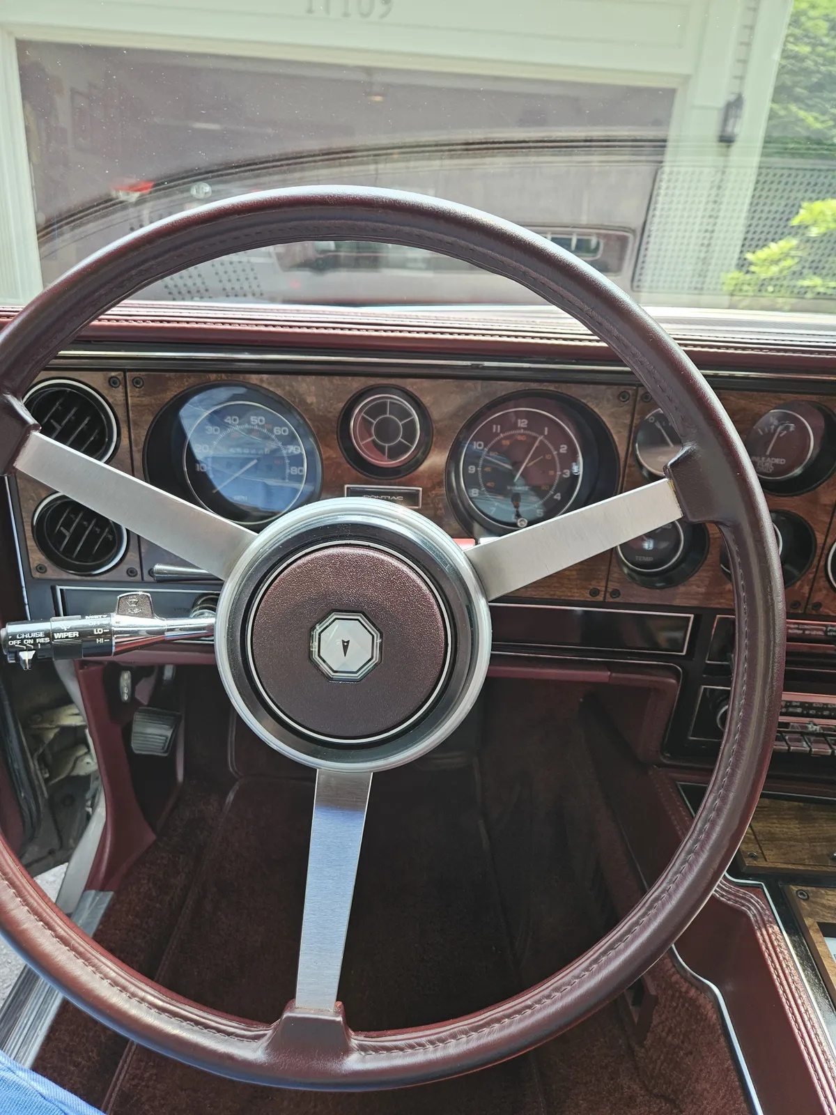 Pontiac-Grand-prix-1983-Silver-Sand-Metallic-Maroon-5