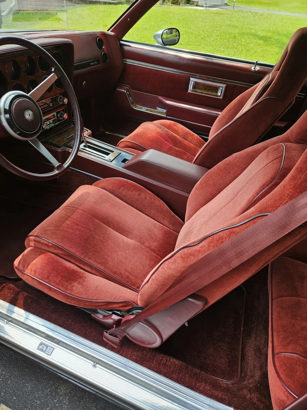 Pontiac-Grand-prix-1983-Silver-Sand-Metallic-Maroon-8