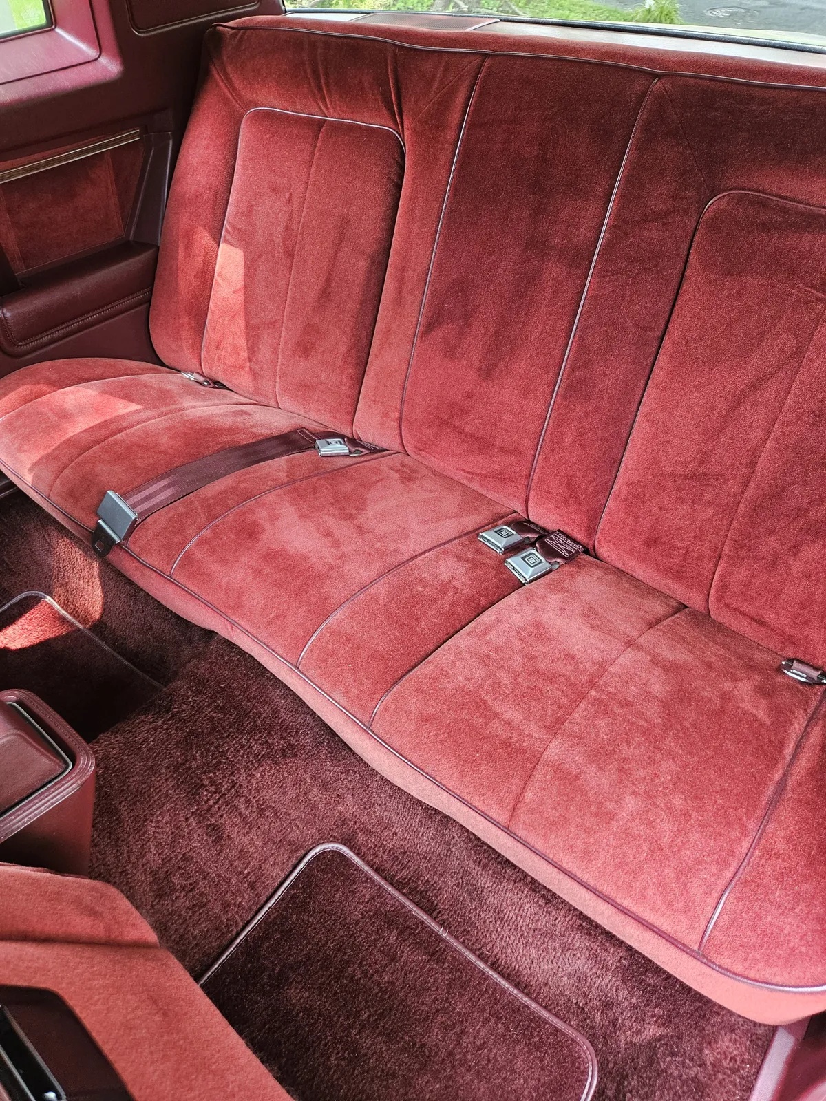 Pontiac-Grand-prix-1983-Silver-Sand-Metallic-Maroon-9