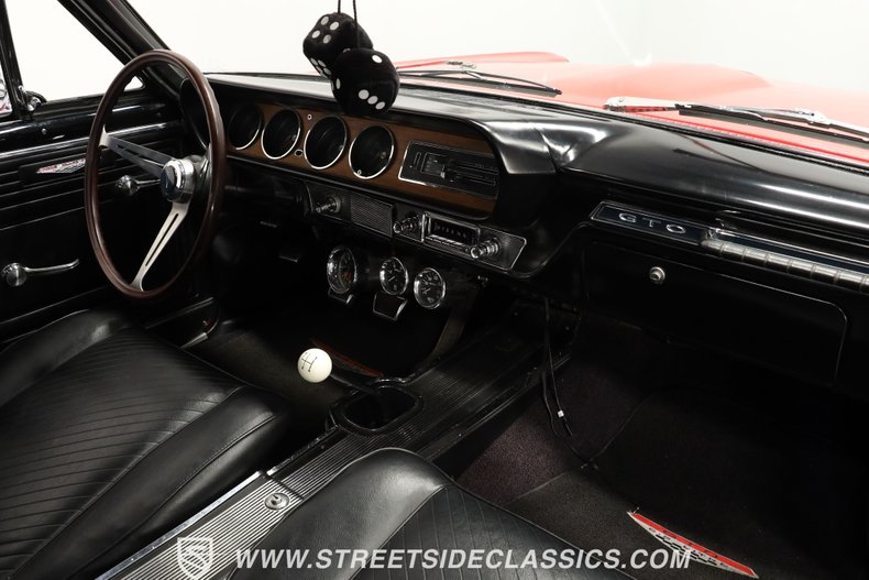 Pontiac-Gto-1965-Montero-Red-Black-42