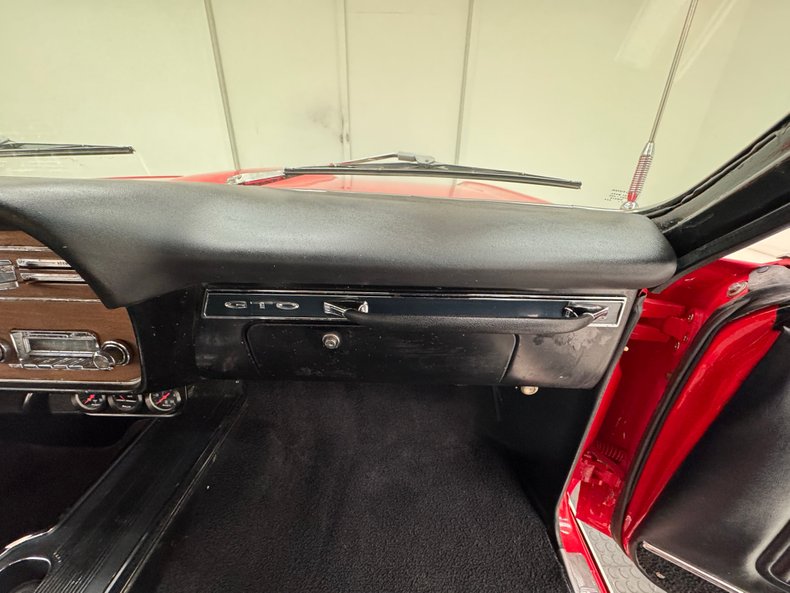 Pontiac-Gto-1966-Montero-Red-Black-3