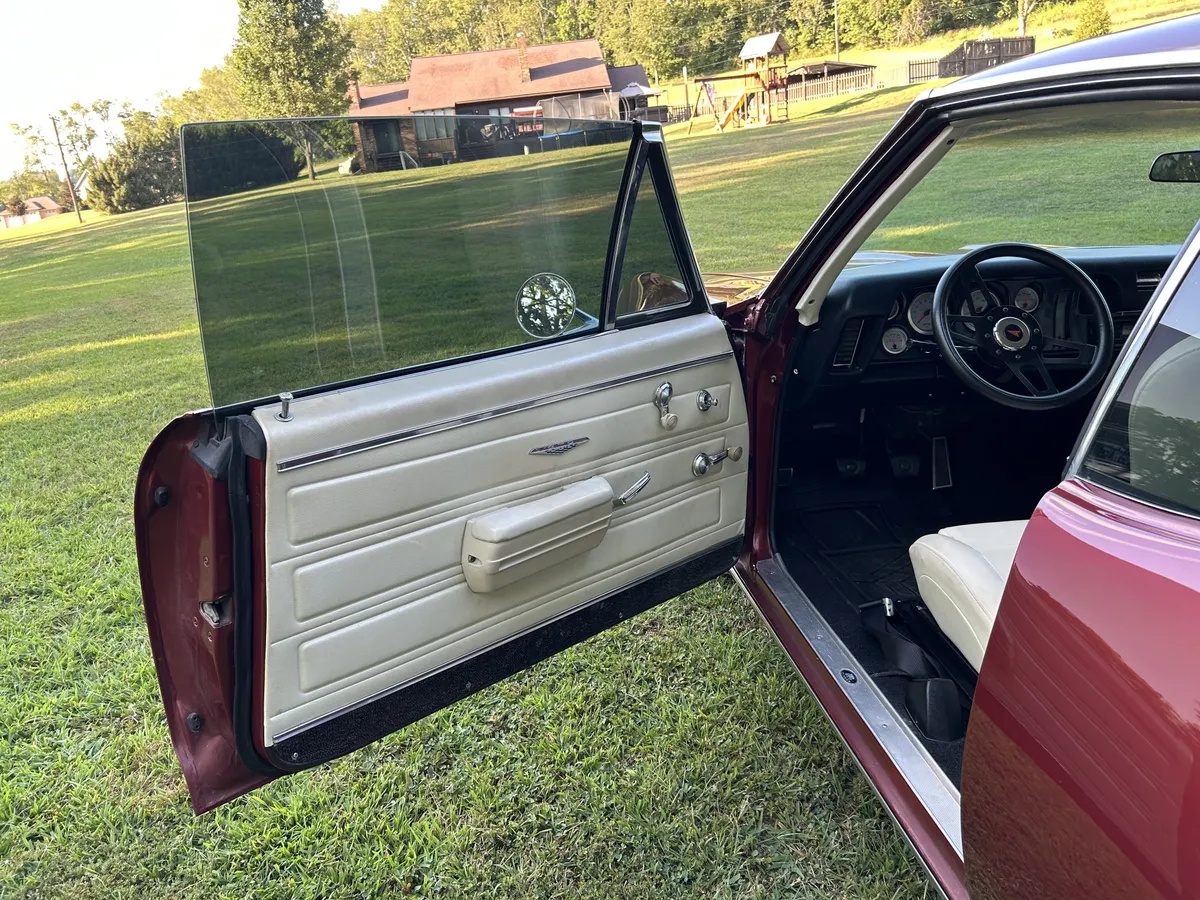 Pontiac-Gto-1968-Maroon-White-10