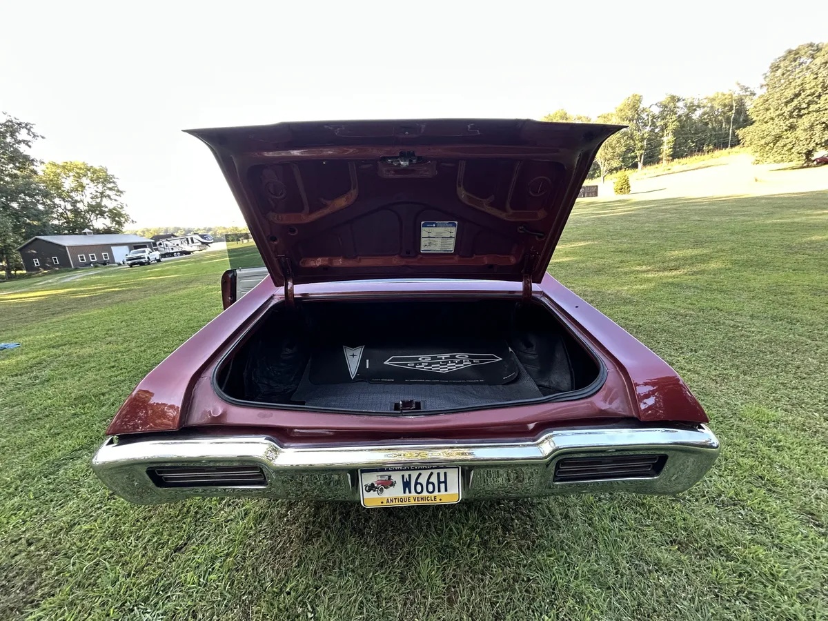 Pontiac-Gto-1968-Maroon-White-14