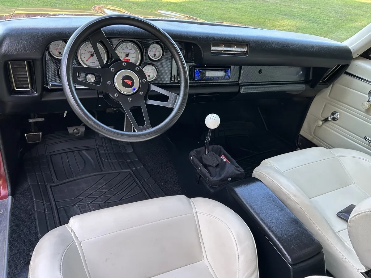 Pontiac-Gto-1968-Maroon-White-17