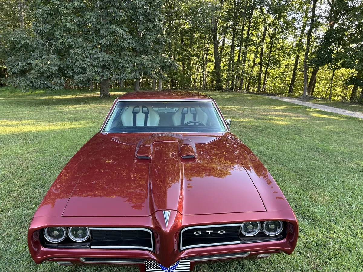 Pontiac-Gto-1968-Maroon-White-2