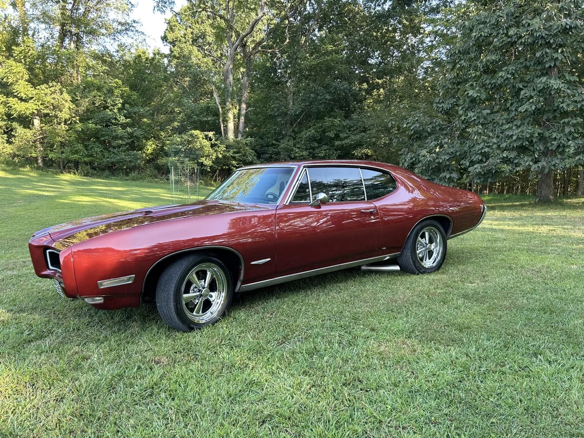 Pontiac-Gto-1968-Maroon-White-3