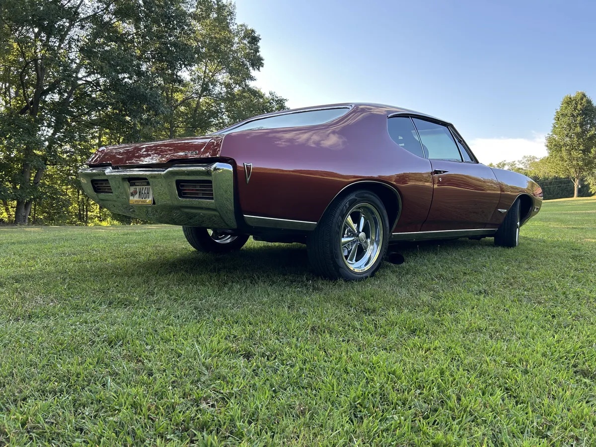Pontiac-Gto-1968-Maroon-White-5