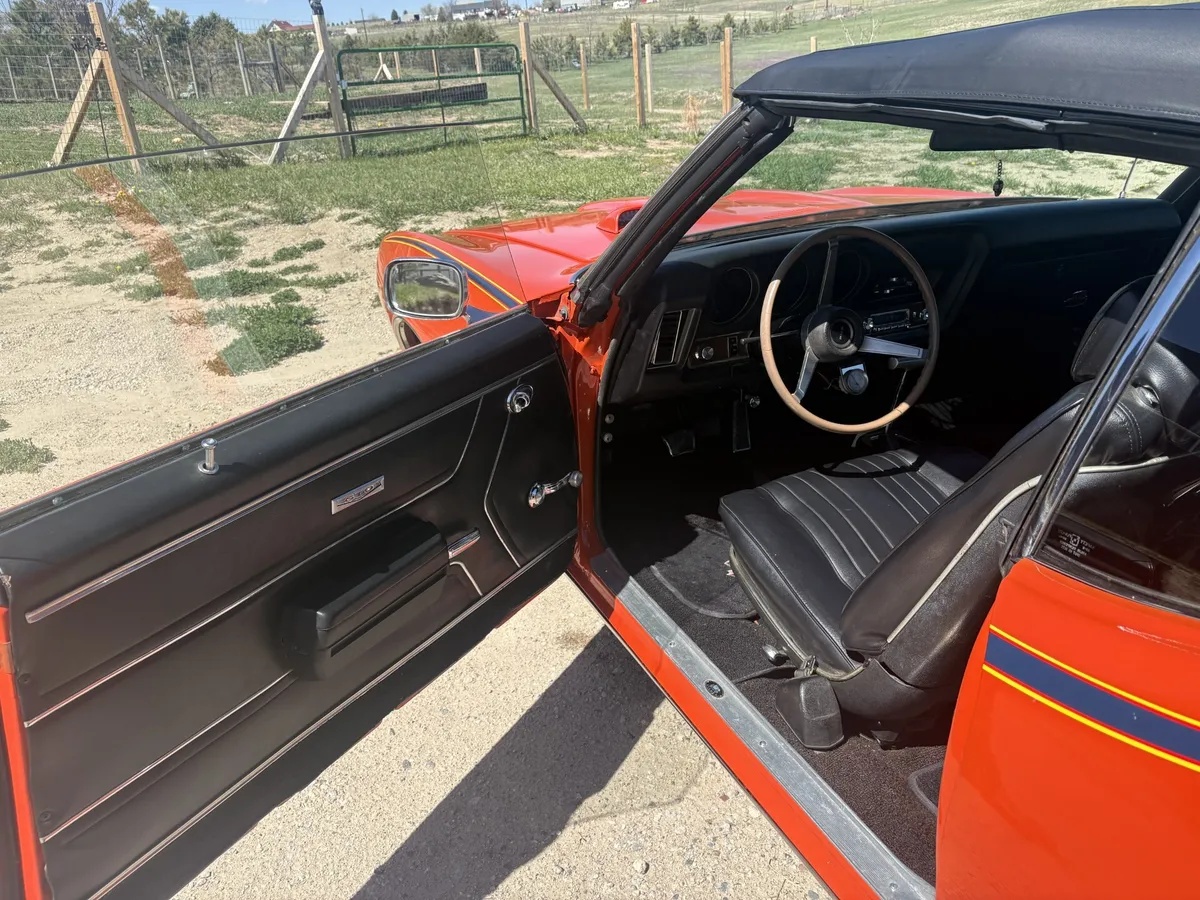 Pontiac-Gto-1969-Carosel-Red-Black-2