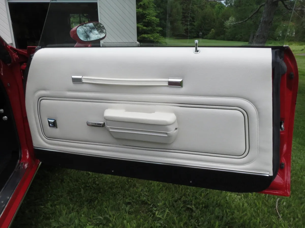 Pontiac-Gto-1972-Cardinal-Red-Code-75-White-Interior-Completely-OverhauledLeather-Seats-10