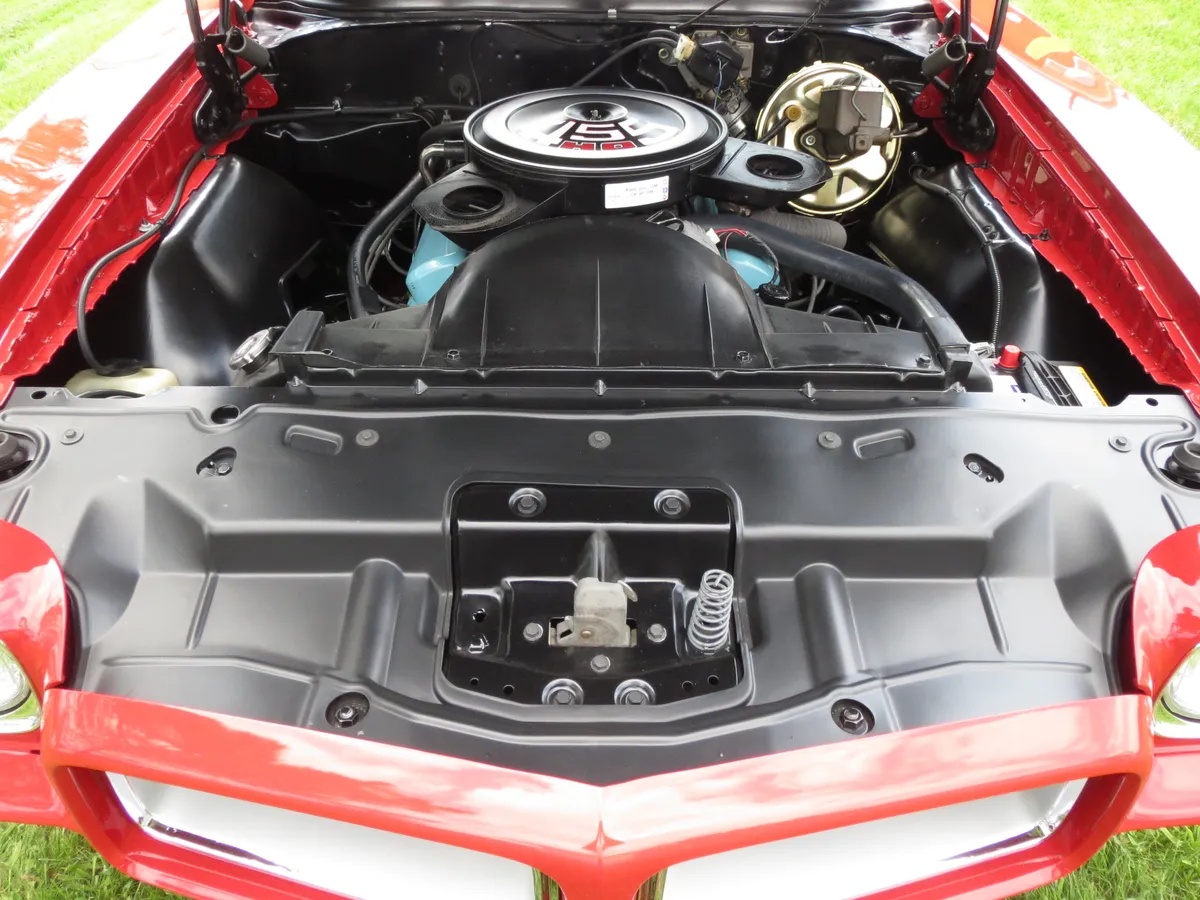 Pontiac-Gto-1972-Cardinal-Red-Code-75-White-Interior-Completely-OverhauledLeather-Seats-11