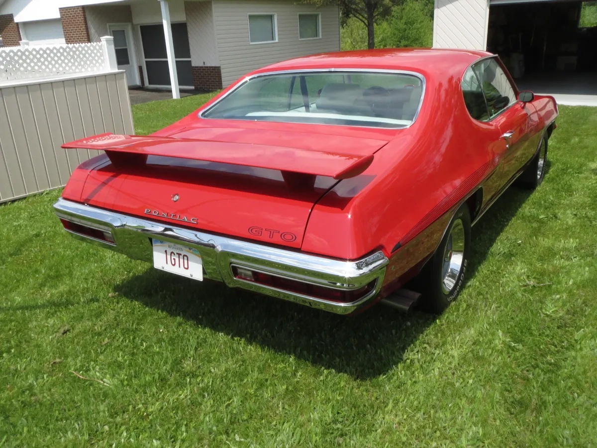 Pontiac-Gto-1972-Cardinal-Red-Code-75-White-Interior-Completely-OverhauledLeather-Seats-15