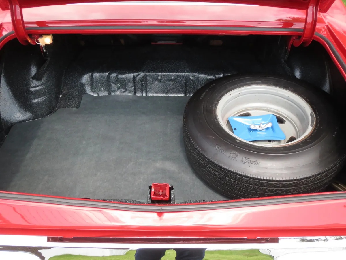 Pontiac-Gto-1972-Cardinal-Red-Code-75-White-Interior-Completely-OverhauledLeather-Seats-17