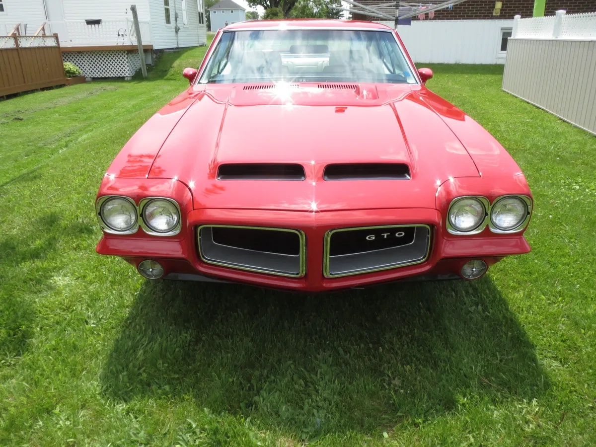 Pontiac-Gto-1972-Cardinal-Red-Code-75-White-Interior-Completely-OverhauledLeather-Seats-2