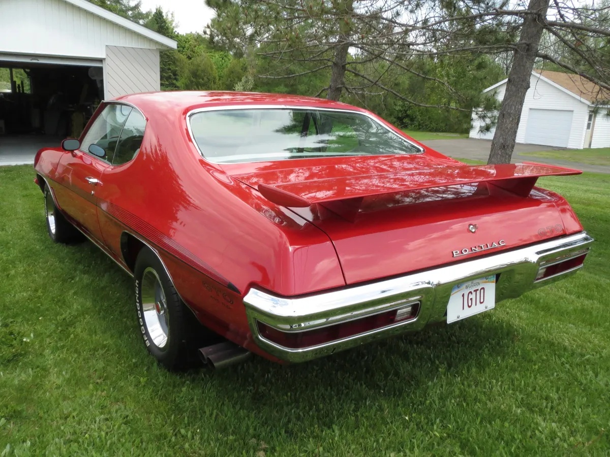 Pontiac-Gto-1972-Cardinal-Red-Code-75-White-Interior-Completely-OverhauledLeather-Seats-3