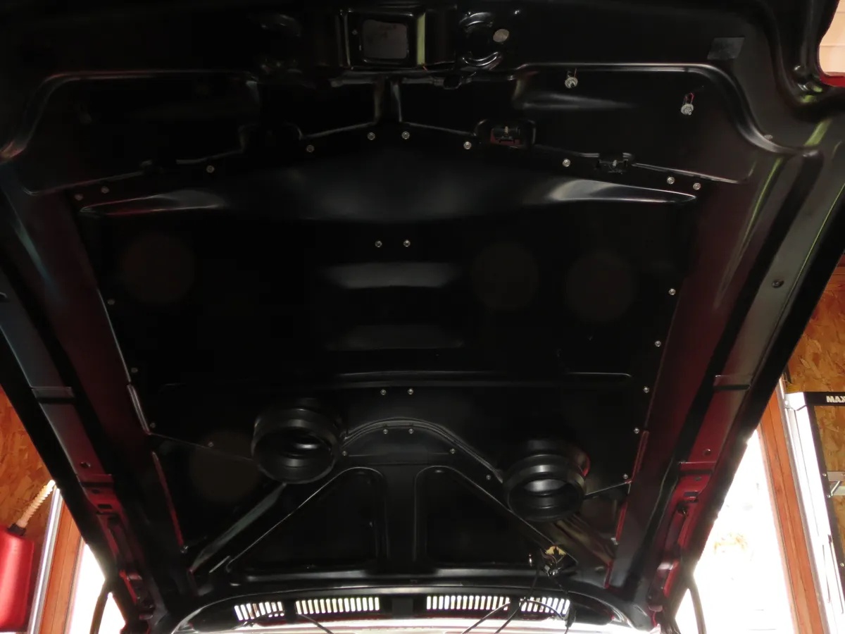 Pontiac-Gto-1972-Cardinal-Red-Code-75-White-Interior-Completely-OverhauledLeather-Seats-4