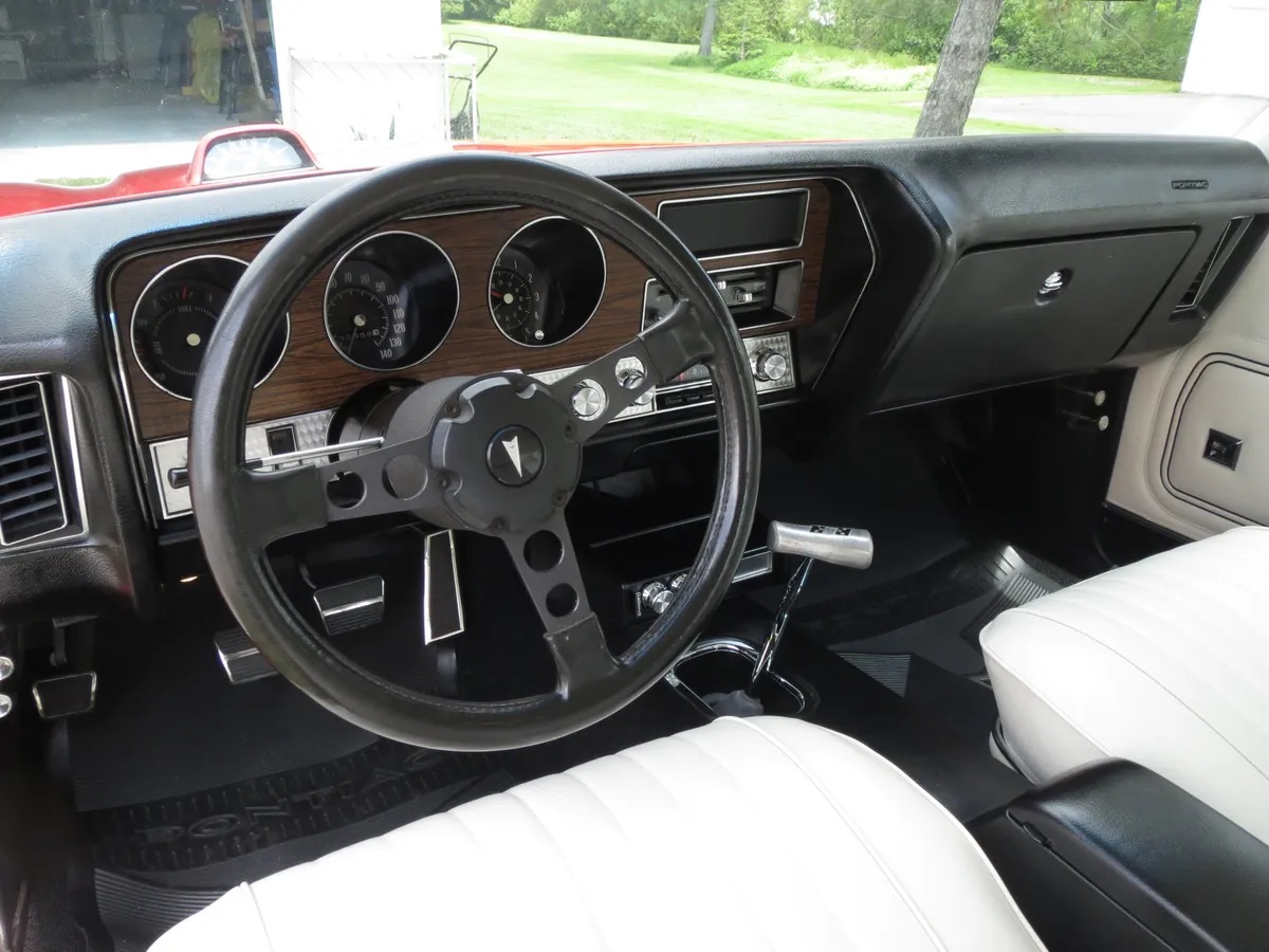 Pontiac-Gto-1972-Cardinal-Red-Code-75-White-Interior-Completely-OverhauledLeather-Seats-5