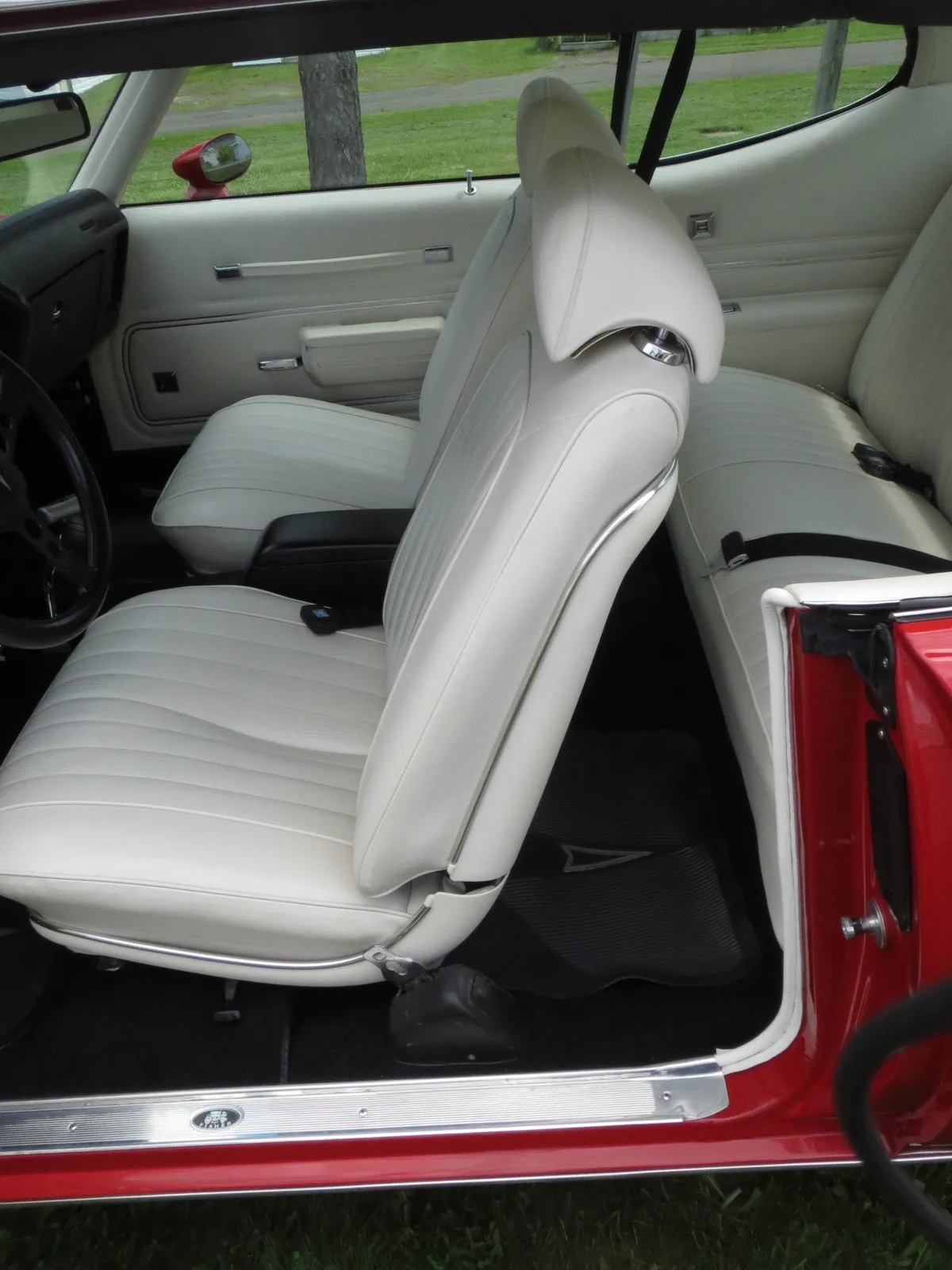 Pontiac-Gto-1972-Cardinal-Red-Code-75-White-Interior-Completely-OverhauledLeather-Seats-6