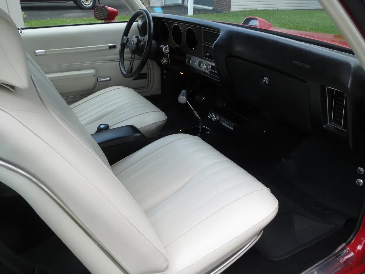 Pontiac-Gto-1972-Cardinal-Red-Code-75-White-Interior-Completely-OverhauledLeather-Seats-7