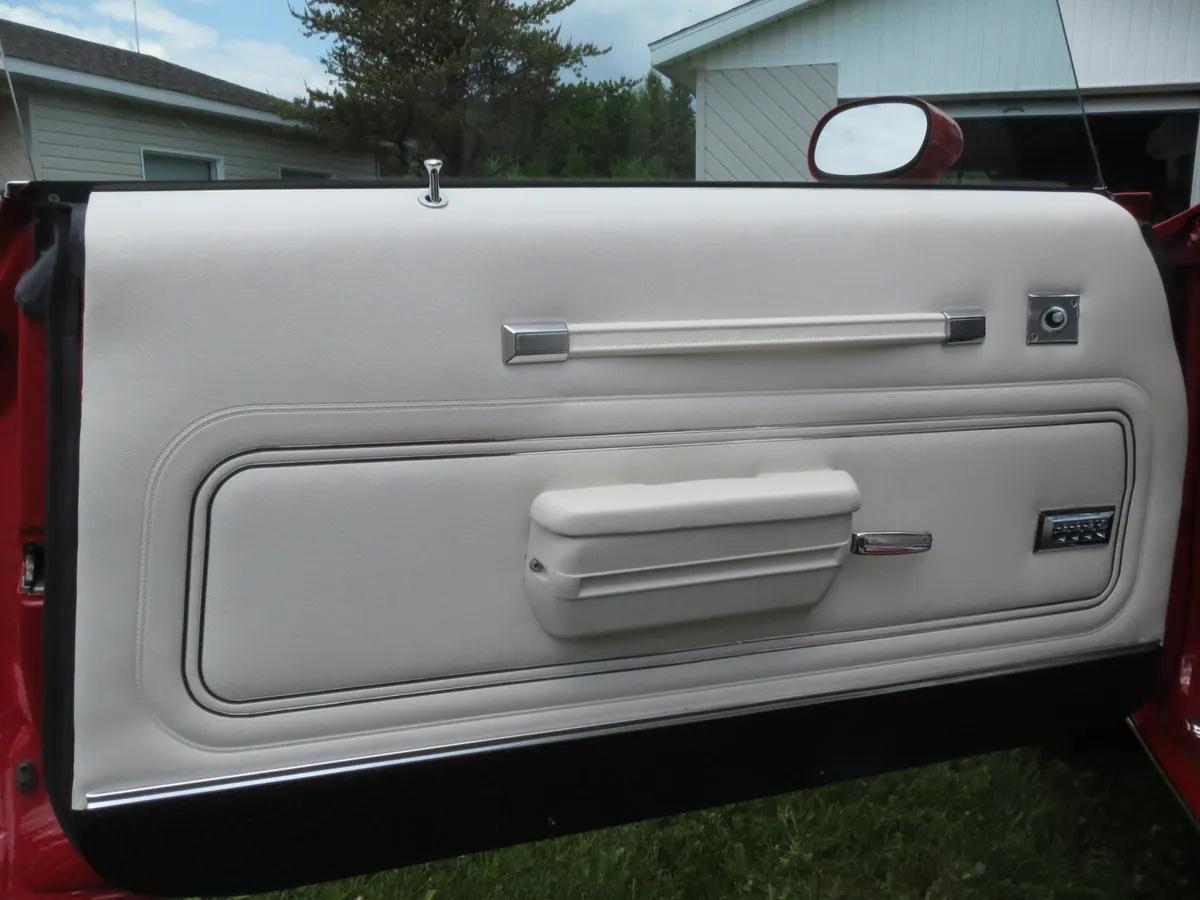 Pontiac-Gto-1972-Cardinal-Red-Code-75-White-Interior-Completely-OverhauledLeather-Seats-9