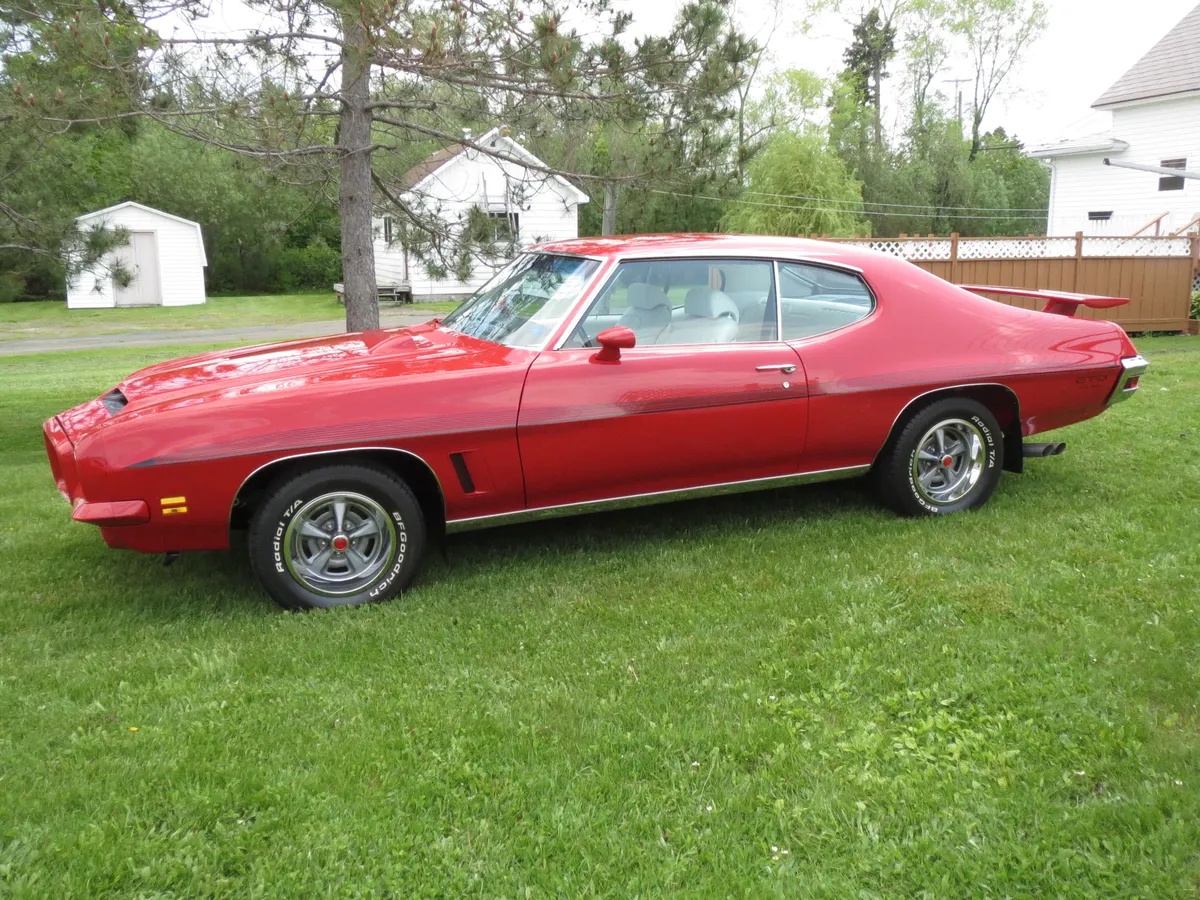 Pontiac-Gto-1972-Cardinal-Red-Code-75-White-Interior-Completely-OverhauledLeather-Seats