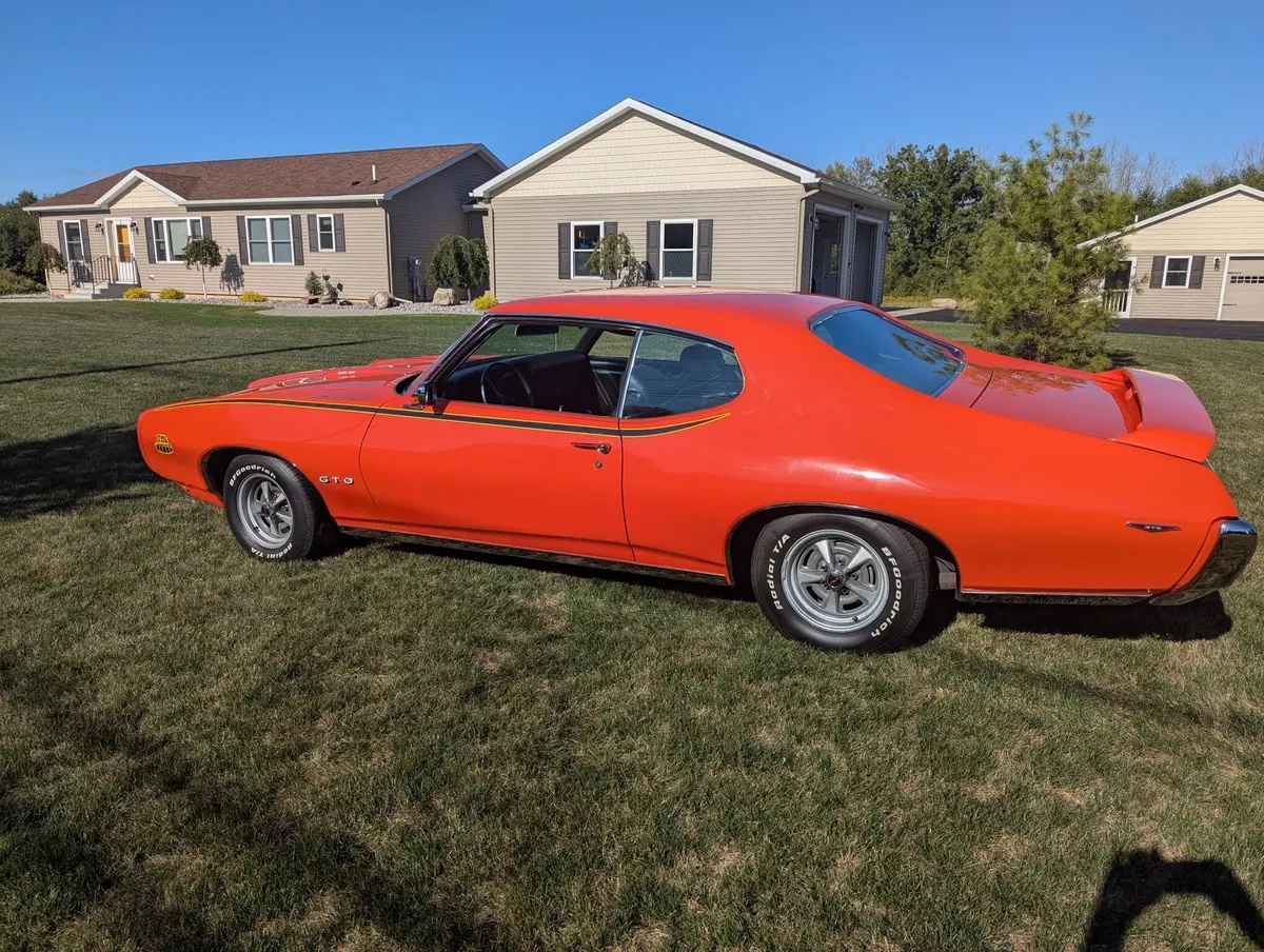 Pontiac-Gto-judge-1969-Carousel-Red-Black-1