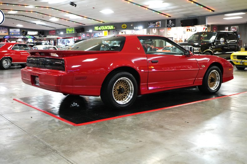 Pontiac-Other-1987-Red-Black-2