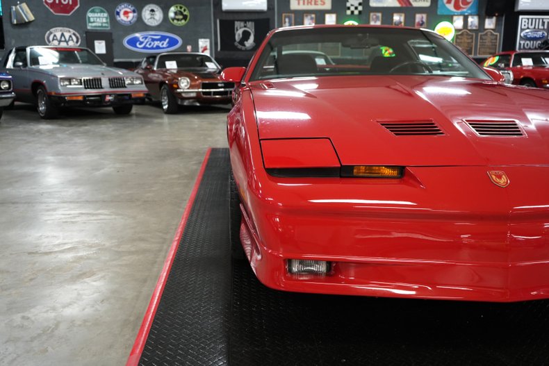 Pontiac-Other-1987-Red-Black-33