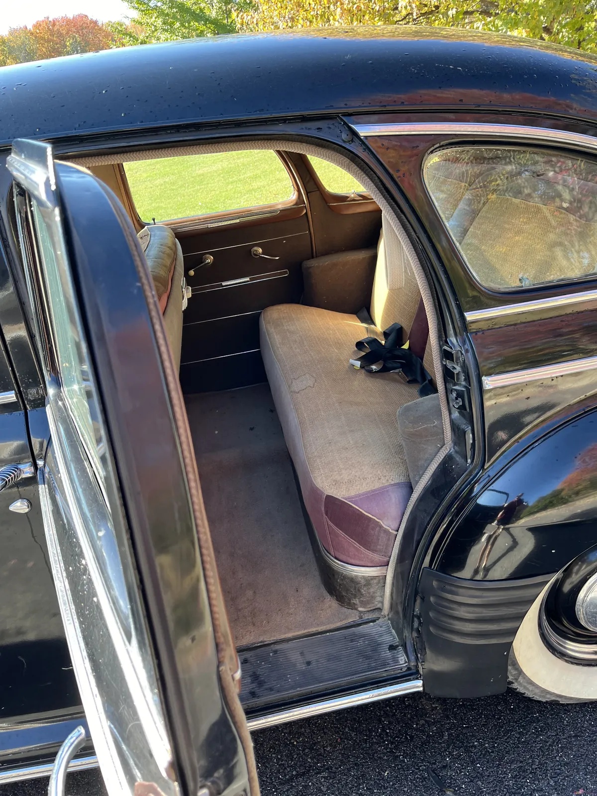 Pontiac-Silver-streak-1941-Black-Tan-2