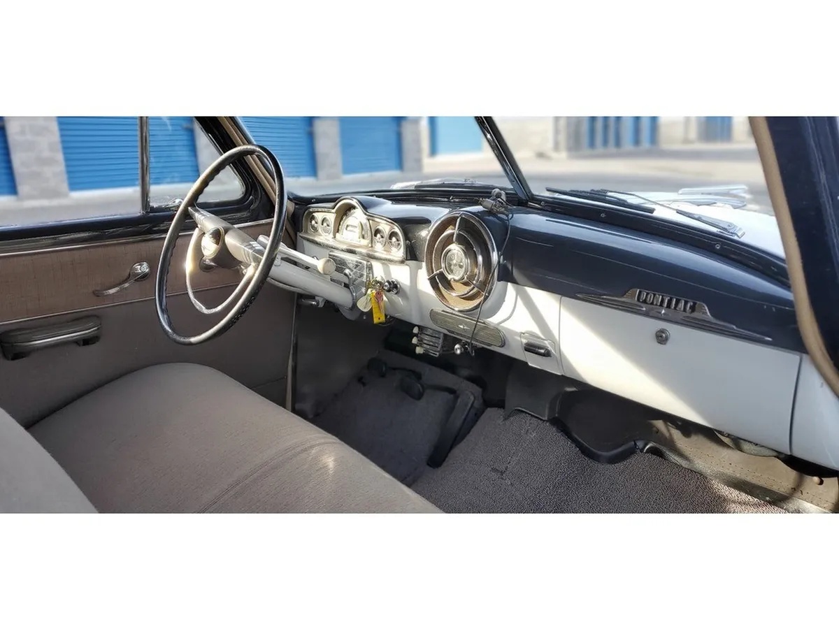 Pontiac-Silver-streak-1950-Navy-Blue-Tan-10