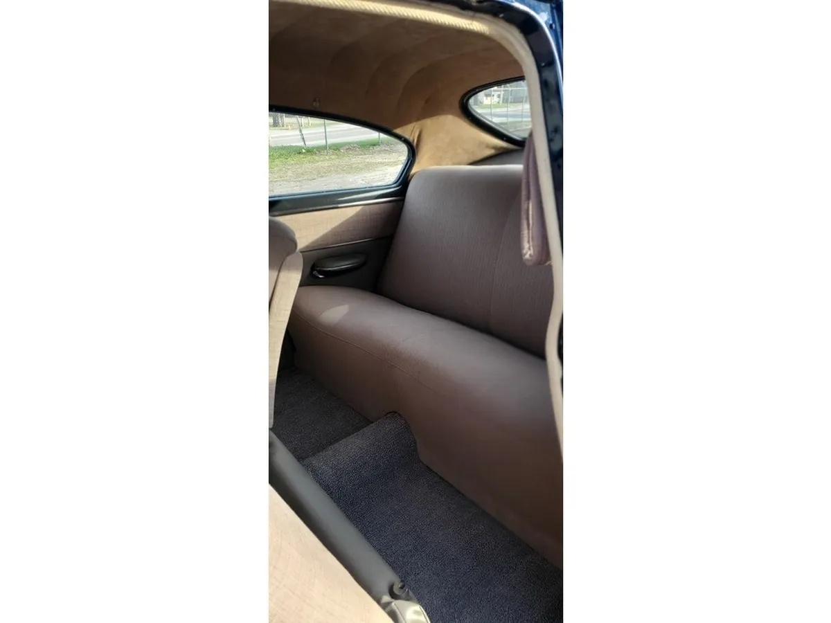 Pontiac-Silver-streak-1950-Navy-Blue-Tan-11