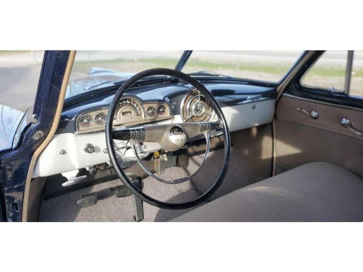 Pontiac-Silver-streak-1950-Navy-Blue-Tan-9