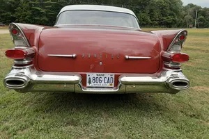Pontiac-Star-chief-1957-2-Tone-Cordova-Red-White-Matching-Upholstery-2