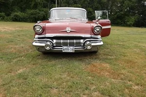 Pontiac-Star-chief-1957-2-Tone-Cordova-Red-White-Matching-Upholstery-5