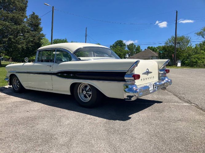 Pontiac-Super-chief-1957-Kenya-IvoryBlack-Ac-1