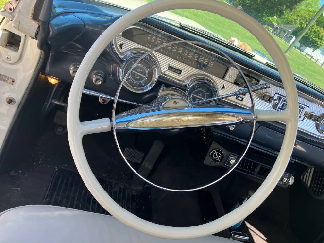 Pontiac-Super-chief-1957-Kenya-IvoryBlack-Ac-21