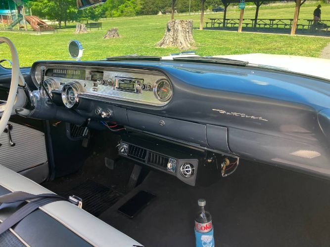Pontiac-Super-chief-1957-Kenya-IvoryBlack-Ac-3