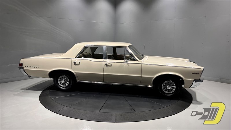 Pontiac-Tempest-1965-Sedan-10