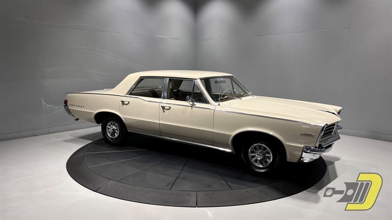 Pontiac-Tempest-1965-Sedan-11