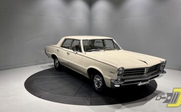 Pontiac-Tempest-1965-Sedan-12