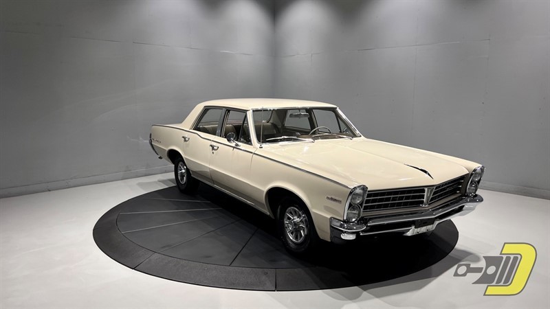 Pontiac-Tempest-1965-Sedan-12