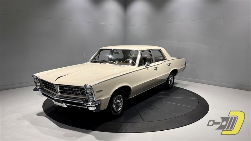 Pontiac-Tempest-1965-Sedan-15