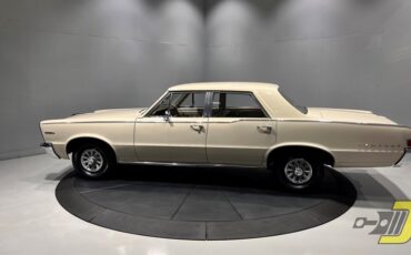 Pontiac-Tempest-1965-Sedan-2