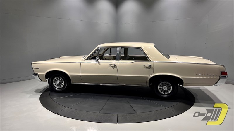 Pontiac-Tempest-1965-Sedan-2