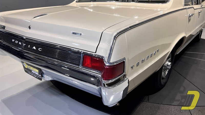 Pontiac-Tempest-1965-Sedan-27