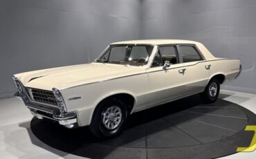 Pontiac-Tempest-1965-Sedan-30