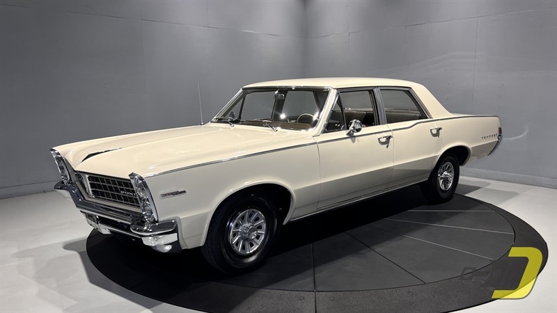 Pontiac-Tempest-1965-Sedan-30