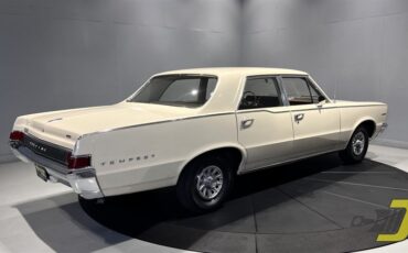 Pontiac-Tempest-1965-Sedan-31